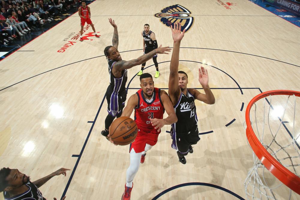 三分球更是 三分球更是