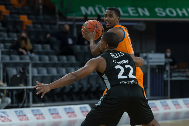 跑位创造空 跑位创造空